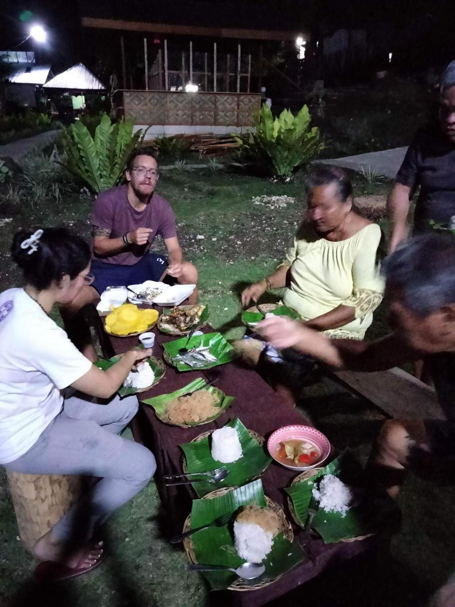 Roca'S Homestay Backpackers Chalet Batuan Екстериор снимка