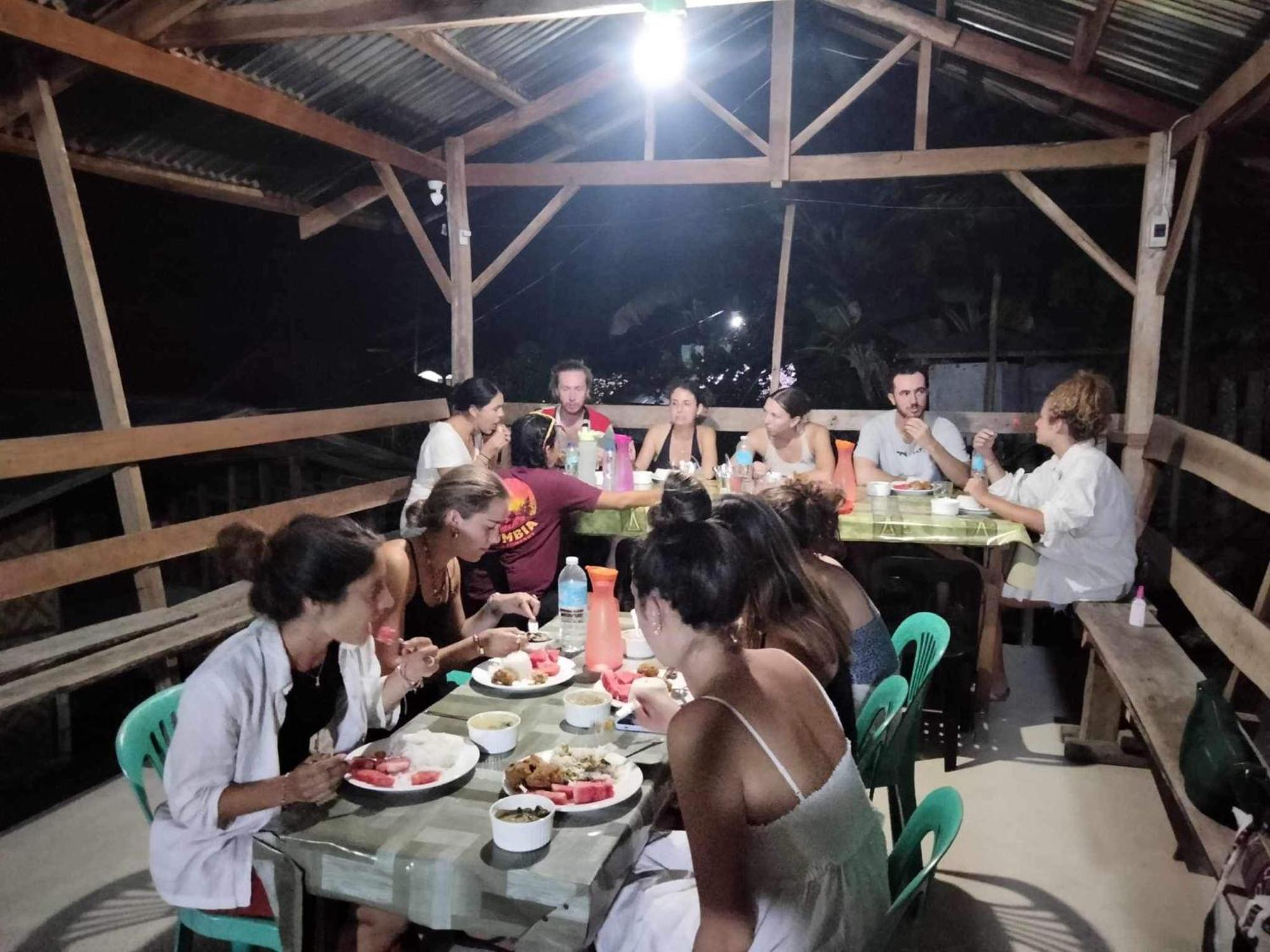 Roca'S Homestay Backpackers Chalet Batuan Екстериор снимка
