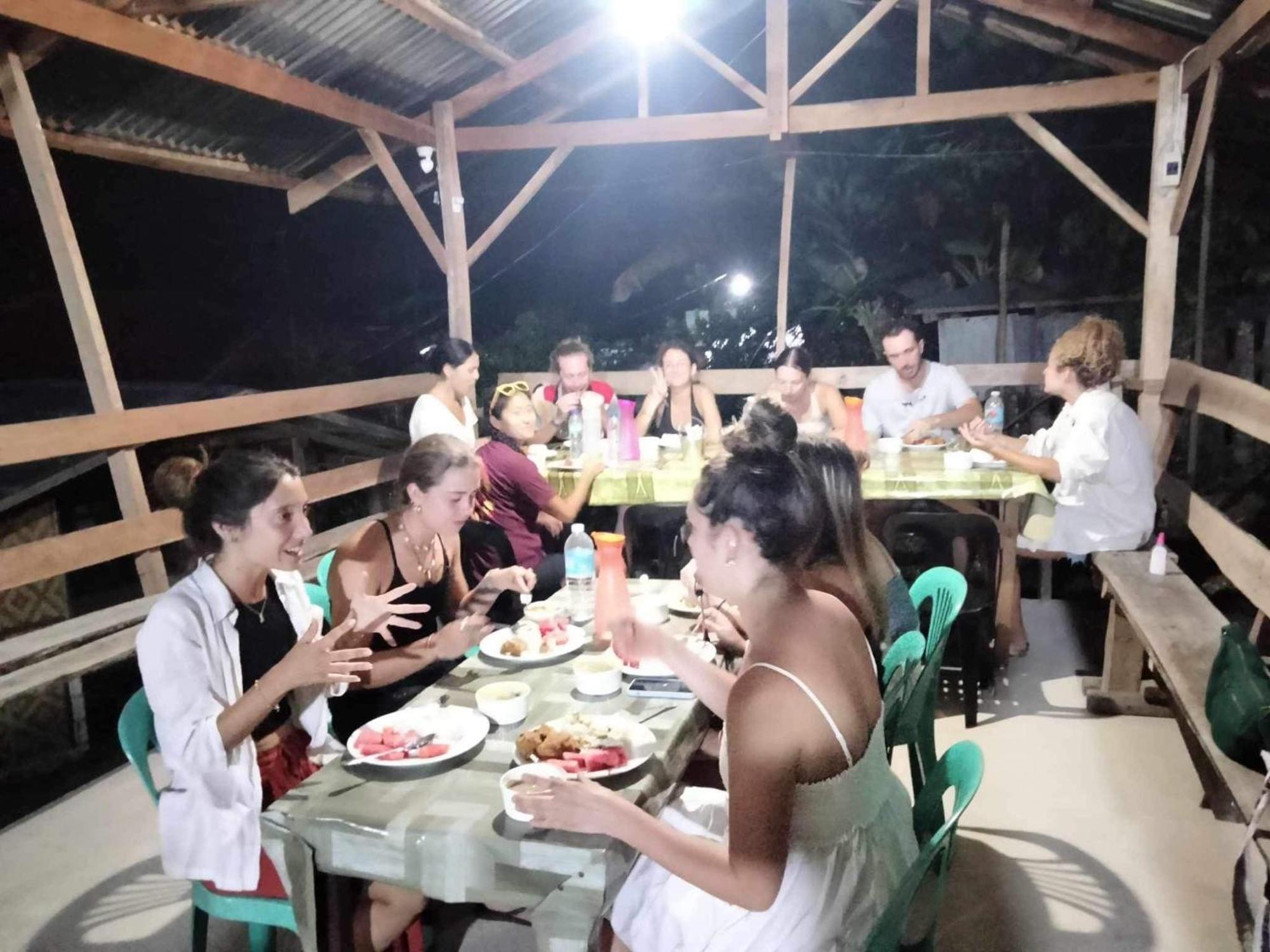 Roca'S Homestay Backpackers Chalet Batuan Екстериор снимка